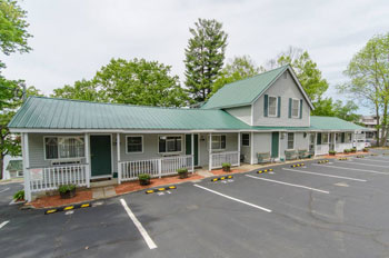 Proctors Lakehouse Cottages on Lake Winnipesaukee